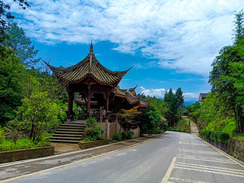 云峰寺路边凉亭