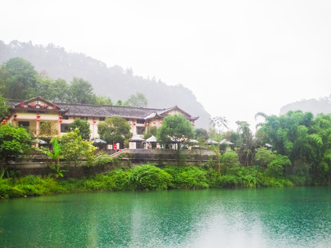 雨中平湖清音