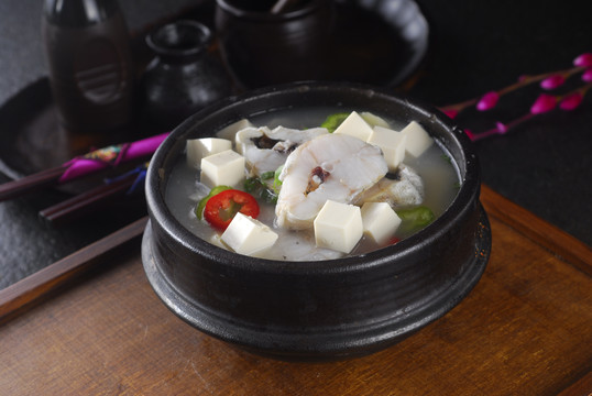 雪鱼豆腐汤