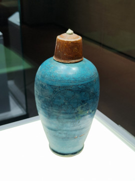 孔雀蓝釉梅瓶