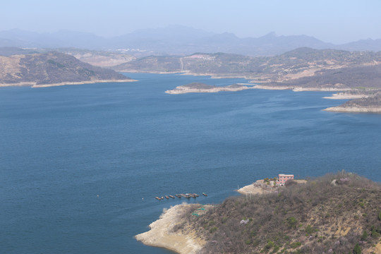 黄河小浪底水库宁静水面