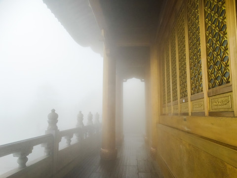 云雾华藏寺