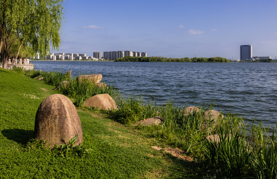 尹山湖畔
