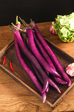 紫色长茄子