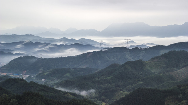 云起山峦