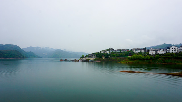 上庸镇圣水湖一