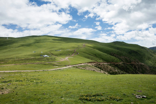 西藏公路山的风景