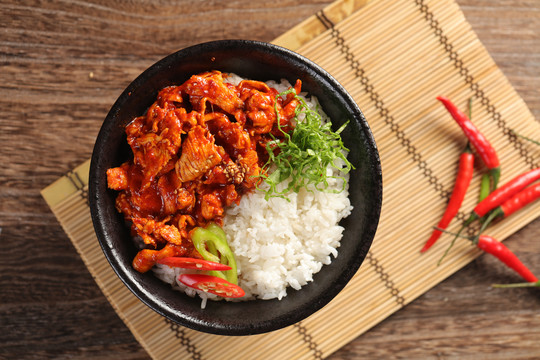 鸡肉拌饭