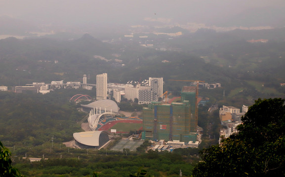 山上俯视城市