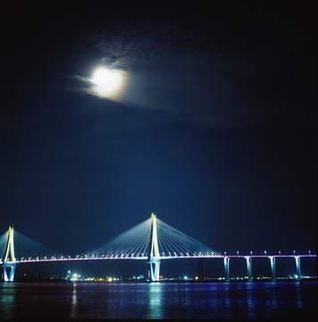 湛江海湾大桥的中秋夜