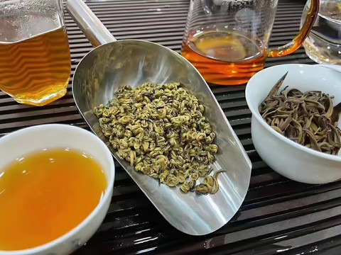 滇红金丝螺茶叶特写