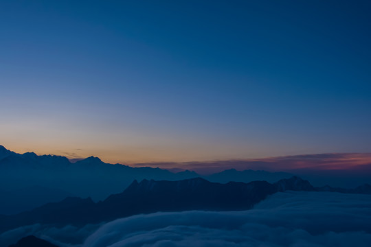 高山夕阳