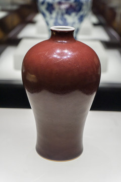 清康熙霁红釉梅瓶