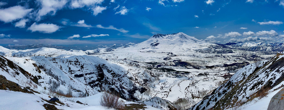 雪后山景