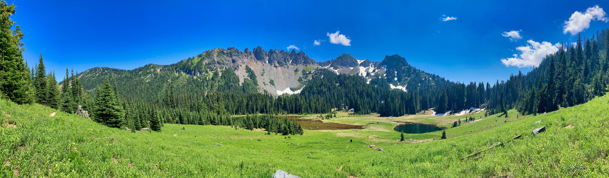 山景与崇山峻岭