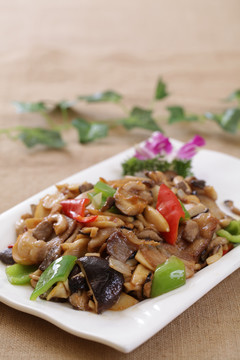 五花肉炒三菌