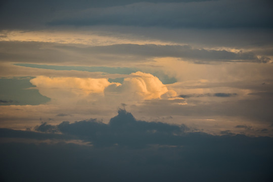 夏天梅雨季高空多彩积雨云