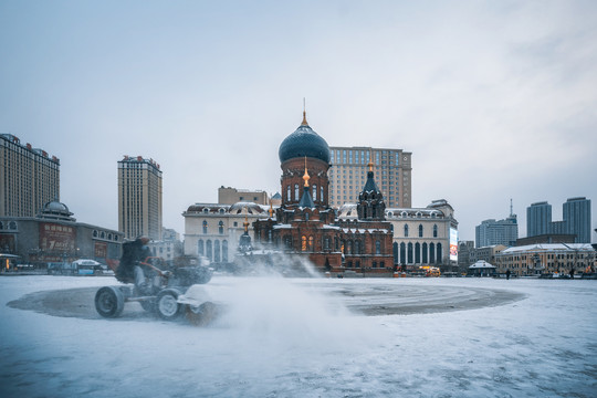 哈尔滨冬天户外清雪