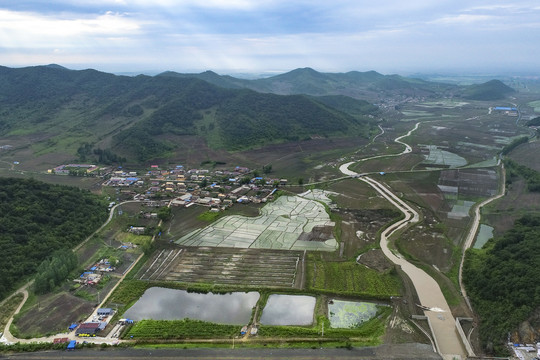 河谷村落