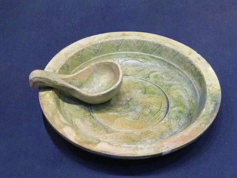汉代釉陶盘