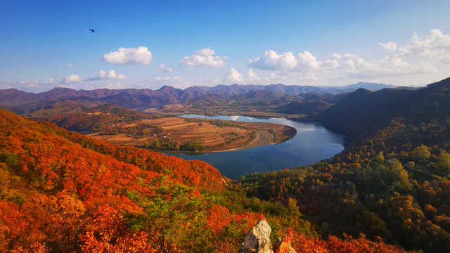 枫山蓝水月亮湾