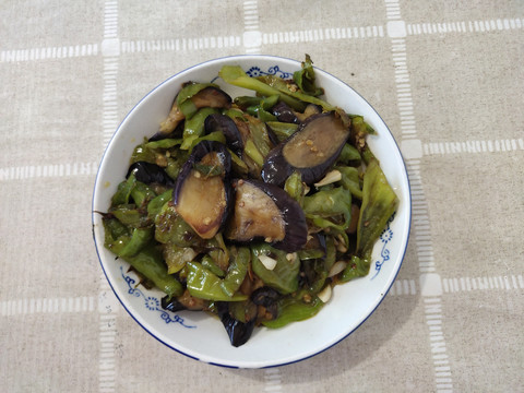 青椒炒茄子