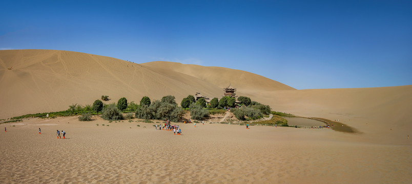 鸣沙山月牙泉全景图