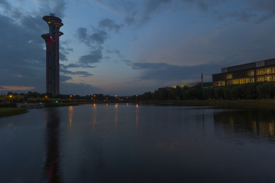 奥林匹克塔夜景