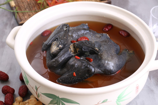 养生乌鸡汤