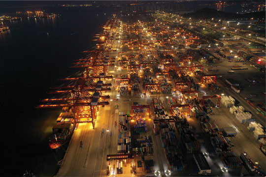 青岛前湾港夜景