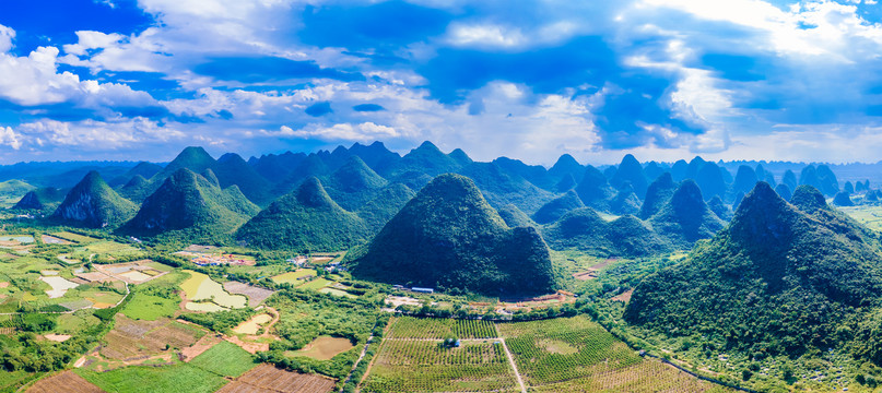 桂林的山峰自然风光