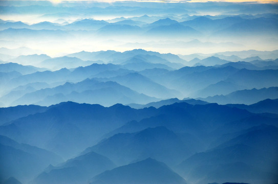 重峦叠嶂