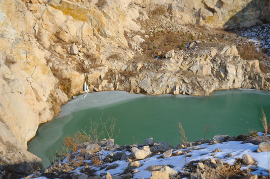 矿山积水坑