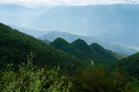 延绵起伏的巫山山脉