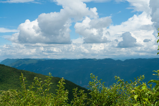 延绵起伏的巫山山脉