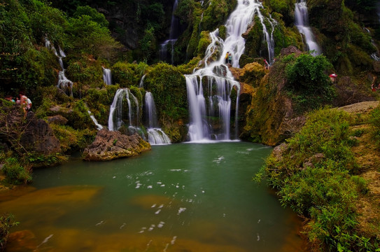 山水瀑布山泉水源