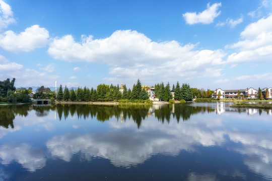 昆明民族村公园湖泊