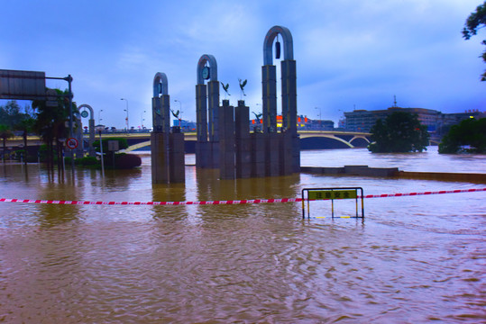 桂林解放桥洪水
