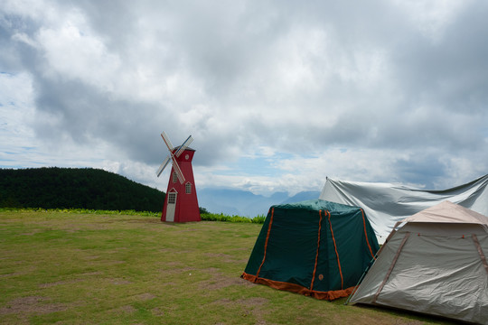 重庆市巫山县摩天岭露营的帐篷