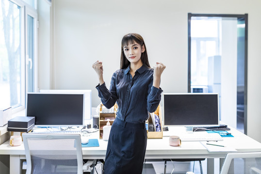 办公室里的商务女性