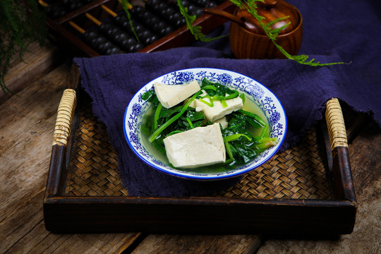 鲜美营养菠菜豆腐汤