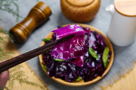 美味可口炒紫甘蓝