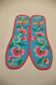 羌族手工绣花纹鞋垫