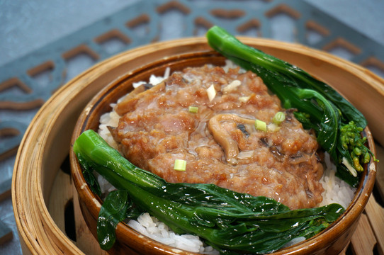 笼仔冬菇肉饼饭