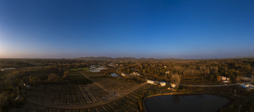 宽幅乡村田园夕阳风光全景