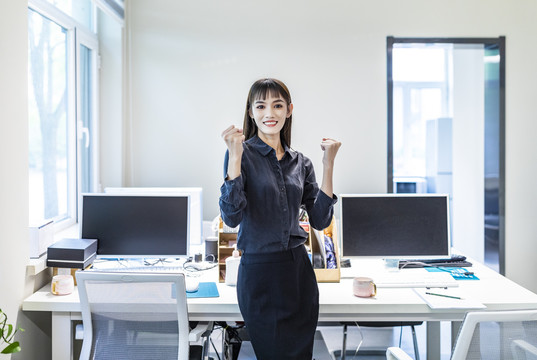 办公室里的商务女性