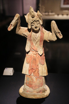 汉代彩绘起舞少女陶俑