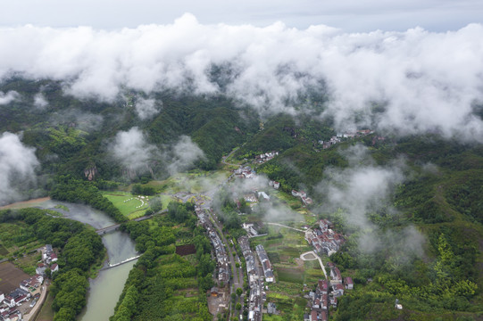 江南烟雨高山田园风光浙江仙都