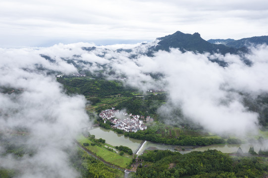 江南烟雨高山田园风光浙江仙都