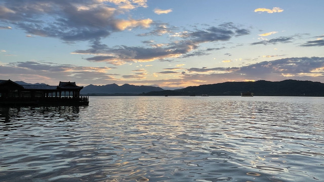 杭州西湖的夕阳美景